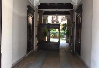 Aparthotel San Gregorio 45 allows 18 year olds to book a room