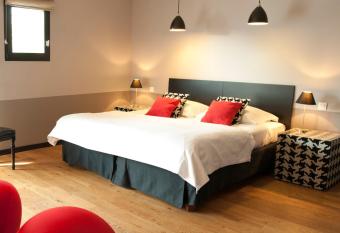 H  tel Lecoq Gadby, The Originals Relais has Balcony rooms