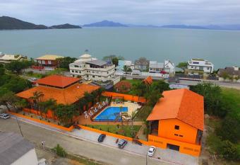 Pousada Canto Grande allows 18 year olds to book a room