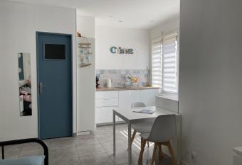 La Mascotte allows 18 year olds to book a room