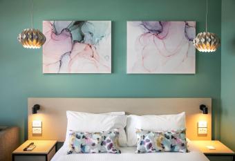 Nightcap at Watermark Glenelg has Balcony rooms