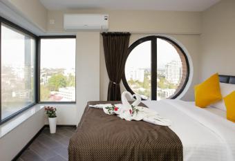 Boutique Hotel has rooms with a private hot tub