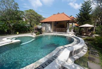 D Kubu Legian has Balcony rooms