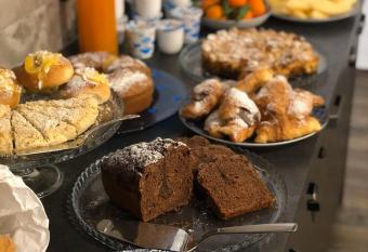 Holiday Guesthouse has Balcony rooms