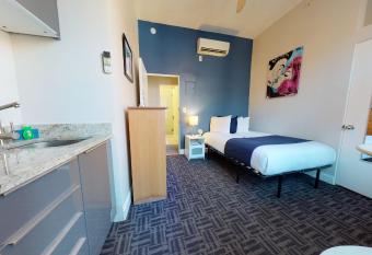 Stylish Downtown Studio in the SouthEnd, C.Ave #43 allows 18 year olds to book a room