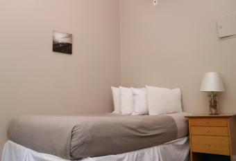 Stylish Downtown Studio in the SouthEnd, C.Ave #24 allows 18 year olds to book a room