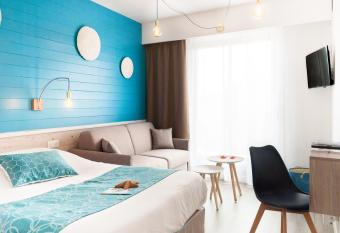 H  tel La C  te Oc  ane allows 18 year olds to book a room