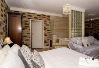 Ettalong Beach Tourist Resort allows 18 year olds to book a room