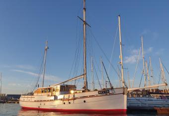Historic Wooden Ship  MFV119  has Balcony rooms