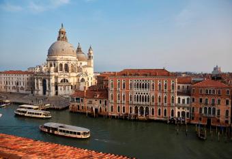 Sina Centurion Palace has Balcony rooms