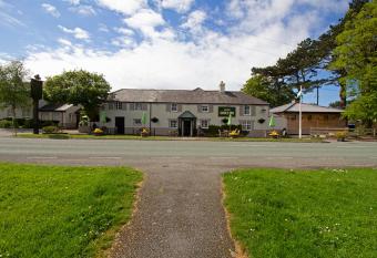The Groes Inn allows 18 year olds to book a room