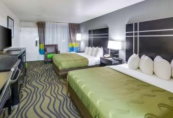 Quality Inn and Suites Hardeeville ~ Savannah North has Smoking rooms