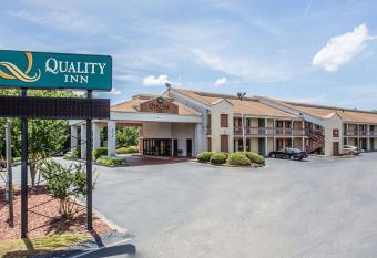 Quality Inn Fort Jackson has Smoking rooms