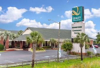 Quality Inn & Suites allows 18 year olds to book a room