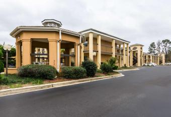 Suburban Studios Florence I-95 has Smoking rooms