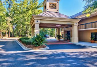Clarion Inn and Suites Aiken South has Smoking rooms