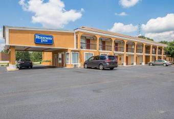 Rodeway Inn has Smoking rooms