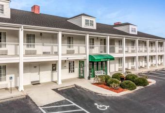 Quality Inn Lancaster allows 18 year olds to book a room