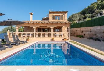 Solluna has Balcony rooms