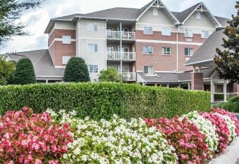 LeConte Hotel and Convention Center Ascend Hotel Collection allows 18 year olds to book a room