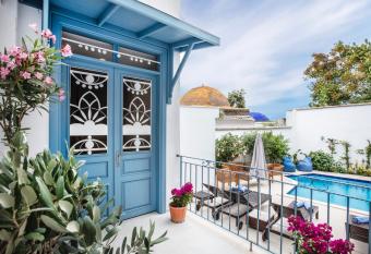 Eliada Hotel allows 18 year olds to book a room