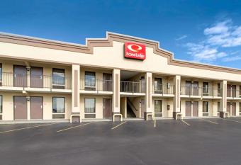 Econo Lodge Lenoir City has Smoking rooms