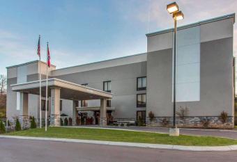 Quality Suites Nashville Airport allows 18 year olds to book a room