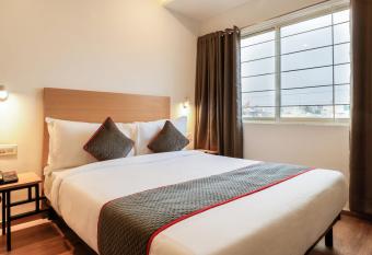 OYO Townhouse 327 C21 Mall allows 18 year olds to book a room