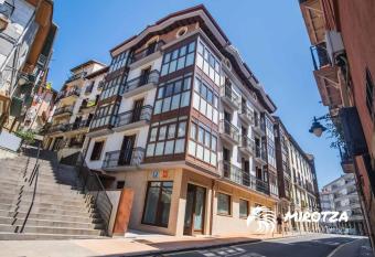 MIROTZA ROOMS AND APARTMENTS allows 18 year olds to book a room