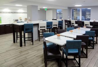 Quality Inn Kodak Sevierville allows 18 year olds to book a room