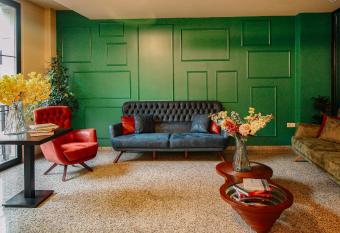 HOTEL BLOOM has Balcony rooms