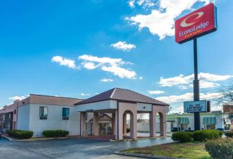 Econo Lodge & Suites has Smoking rooms