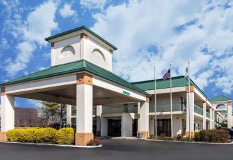 Quality Inn Lebanon has Smoking rooms