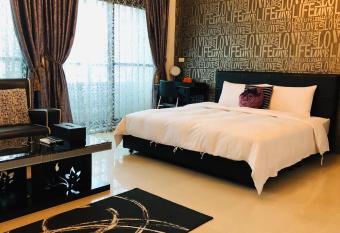       Goose Nest has Balcony rooms