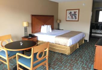 Travelodge by Wyndham Harriman has Smoking rooms