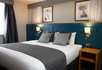 Holmfield Arms by Greene King Inns allows 18 year olds to book a room