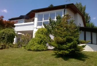 Sonnenoase am Dachsberg zwischen M  nchen, Tegernsee, Chiemsee, Messe M  nchen has Balcony rooms