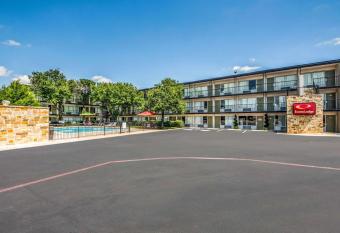 Econo Lodge Airport I-35 North has Smoking rooms