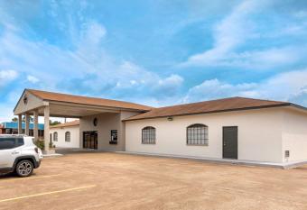 Red Roof Inn Nacogdoches has Smoking rooms