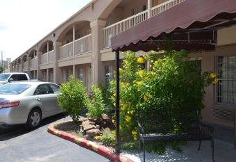 Americas Best Value Inn Nrg Park Medical Center has Smoking rooms