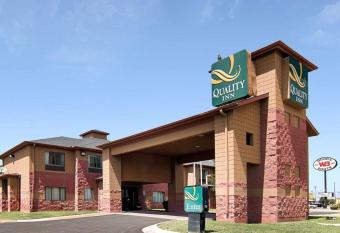 Quality Inn has Smoking rooms