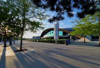 d Coque Hotel allows 18 year olds to book a room