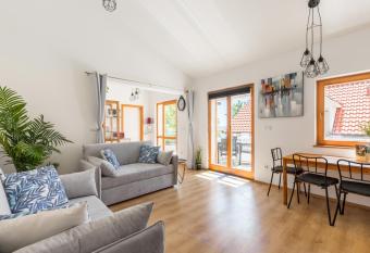 Waterview Apartments has Balcony rooms