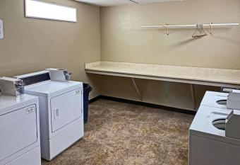 Rodeway Inn San Angelo allows 18 year olds to book a room