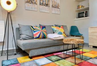 Le Colorful T2 City center near tram A #C5 allows 18 year olds to book a room