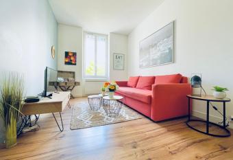 Le Rochambeau L Aigle Vallier Lib  ration #B7 allows 18 year olds to book a room