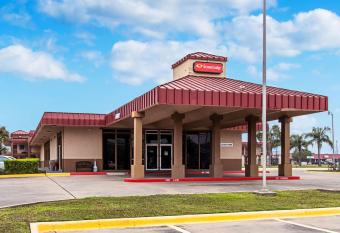 Econo Lodge allows 18 year olds to book a room