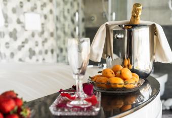 Vista Mare Apartments allows 18 year olds to book a room