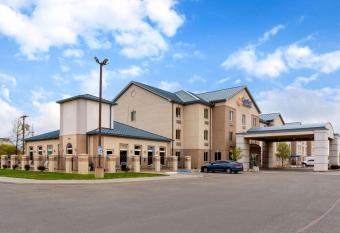 Comfort Inn and Suites Amarillo allows 18 year olds to book a room