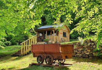 Miners log cabin has Balcony rooms